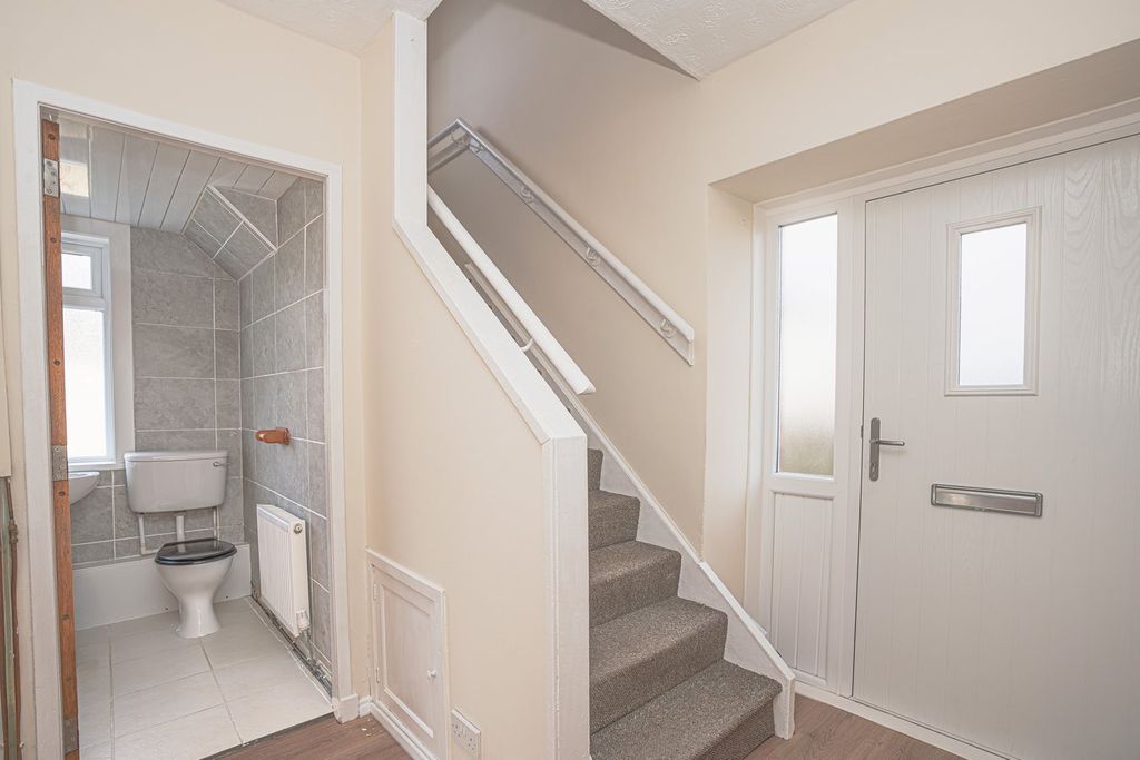 Property photo 2 of 20