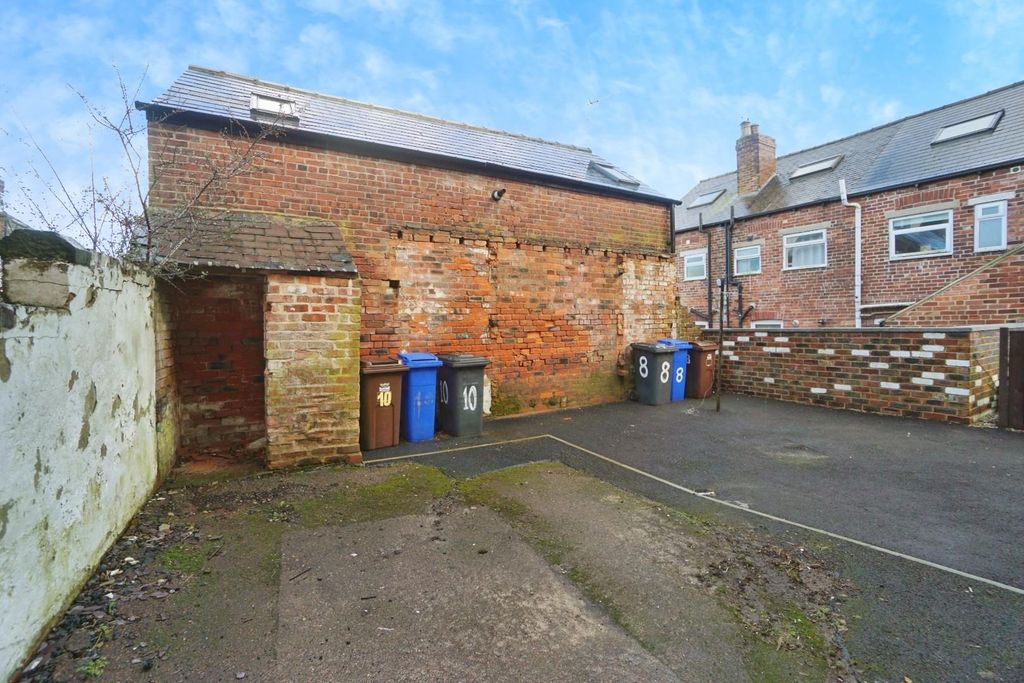 Property photo 2 of 18 Rear Garden