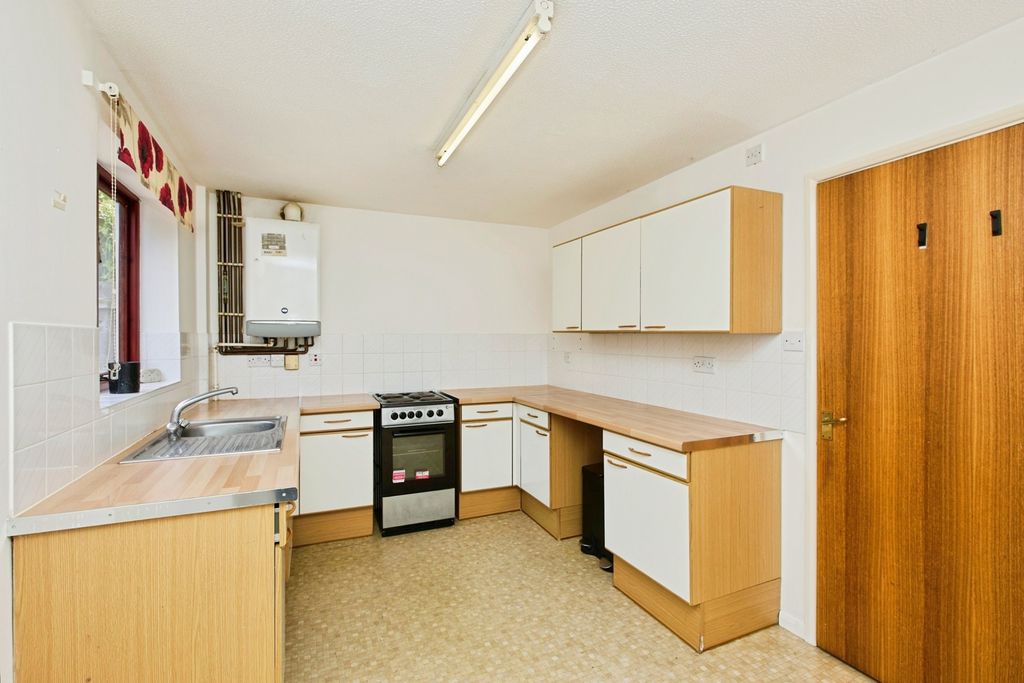 Property photo 3 of 14 Kitchen