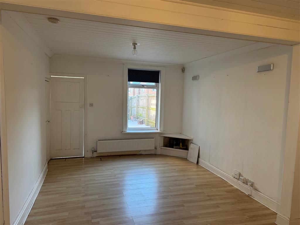 Property photo 3 of 10 Dining Room