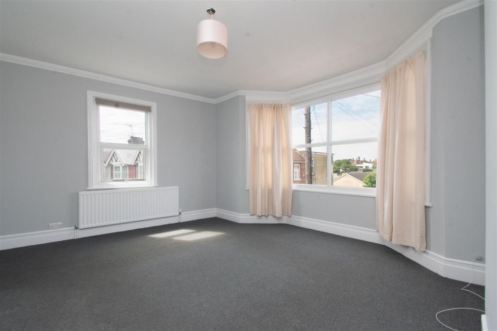 Property photo 1 of 13 Living Room