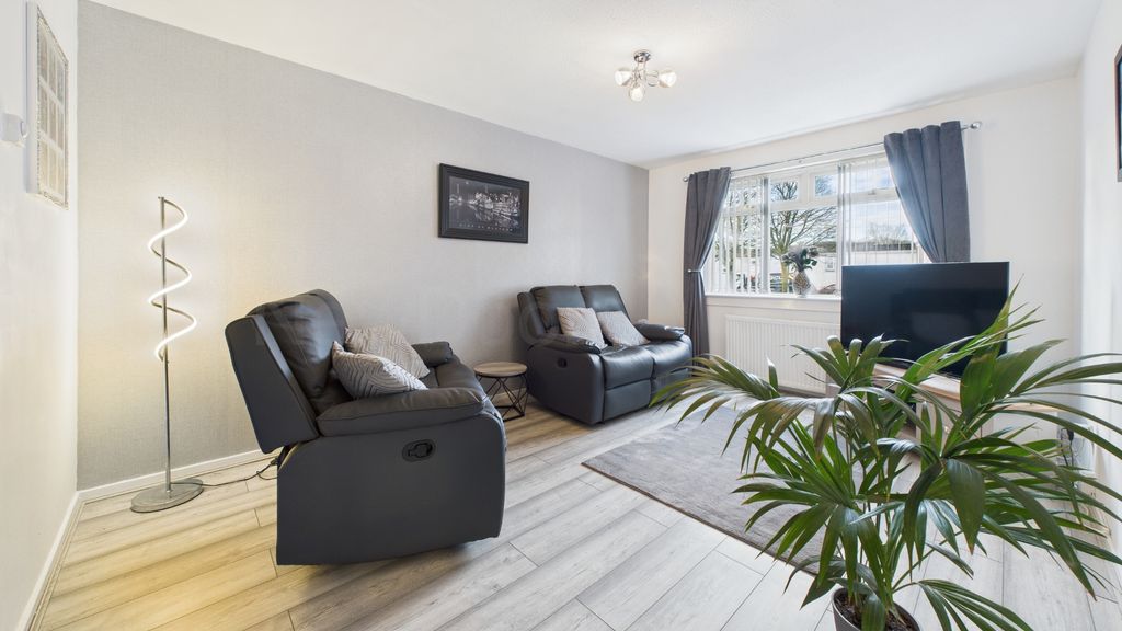 Property photo 2 of 15 Photo 6