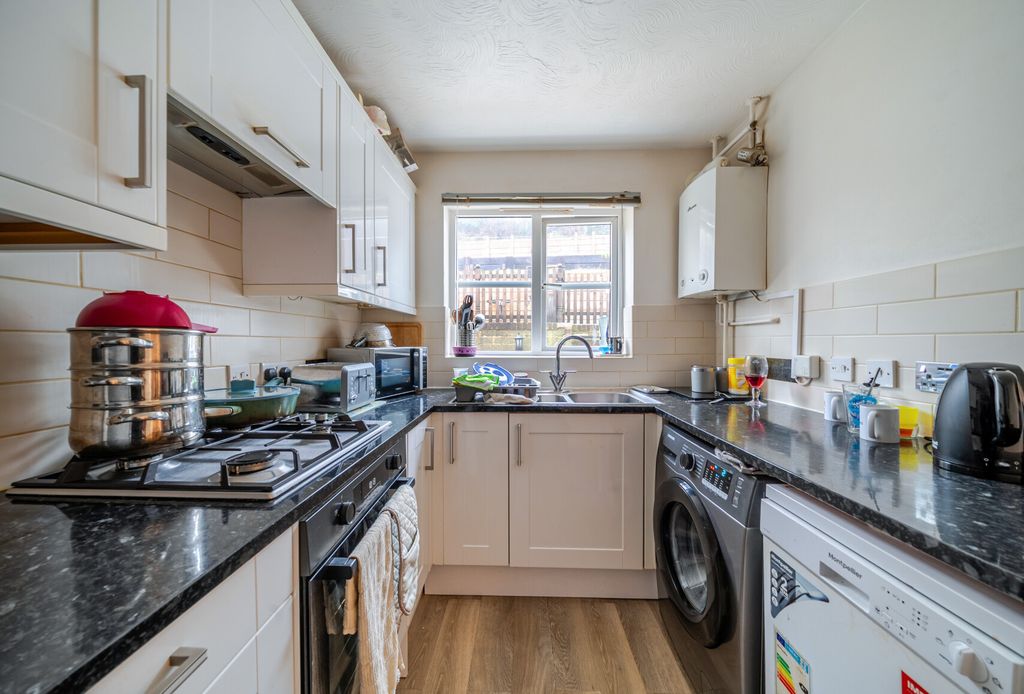 Property photo 3 of 20 1400488-9-696E089...