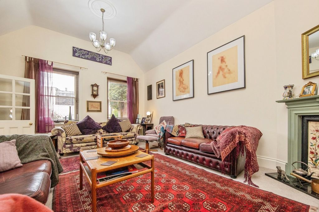 Property photo 3 of 28 Photo