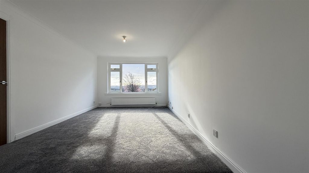 Property photo 2 of 15 Lounge