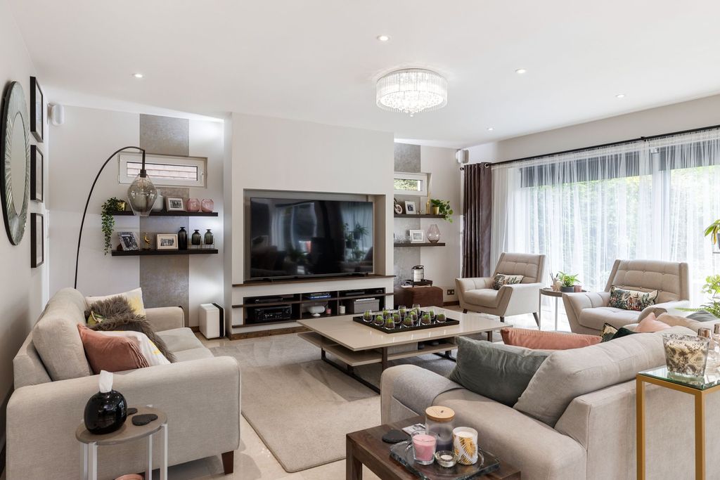 Property photo 2 of 34 Living