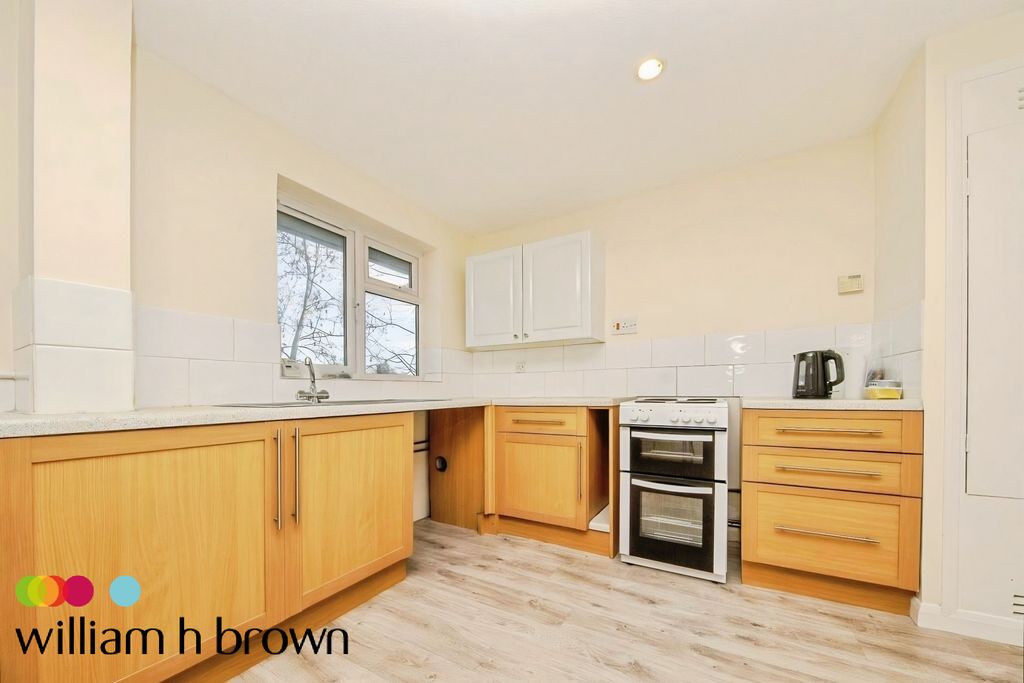 Property photo 2 of 11 Kitchen