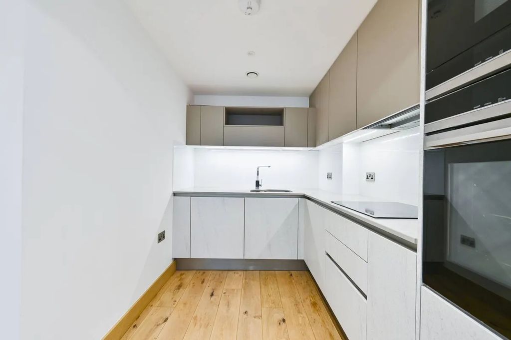 Property photo 2 of 8 Kitchen