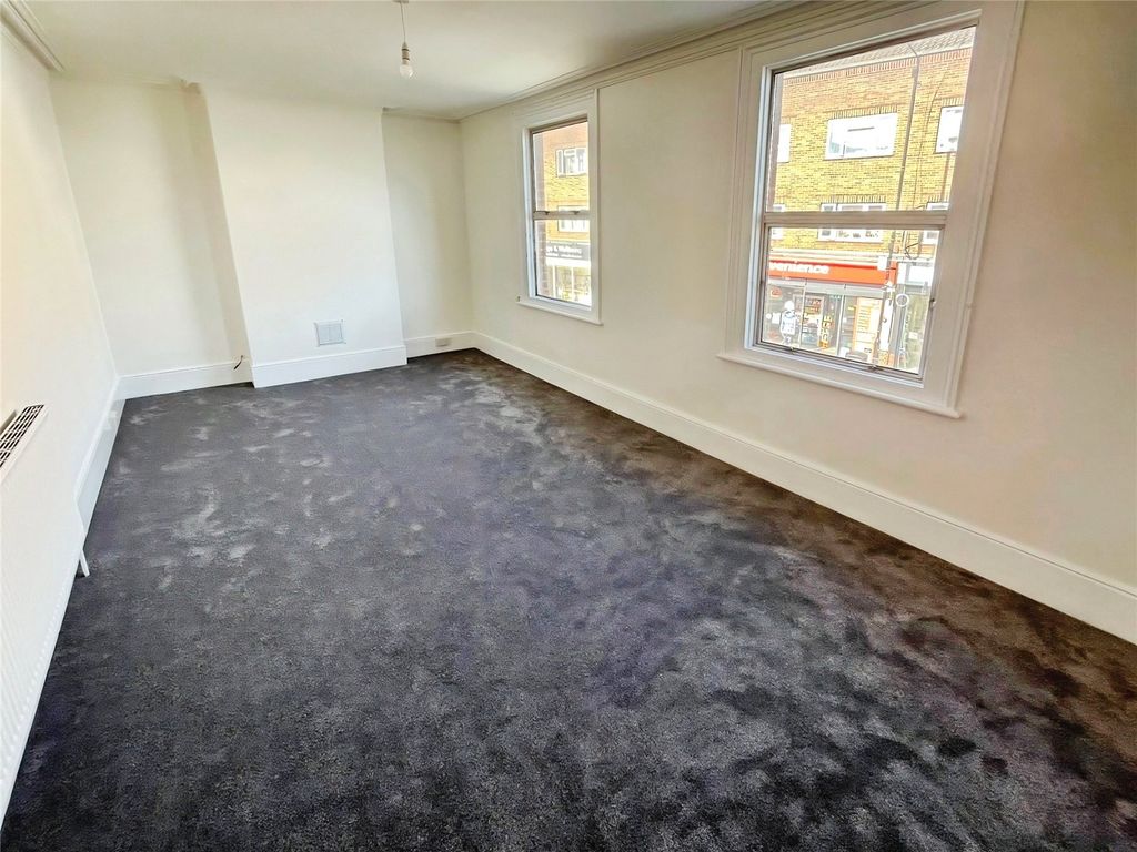 Property photo 2 of 15 Picture No. 17