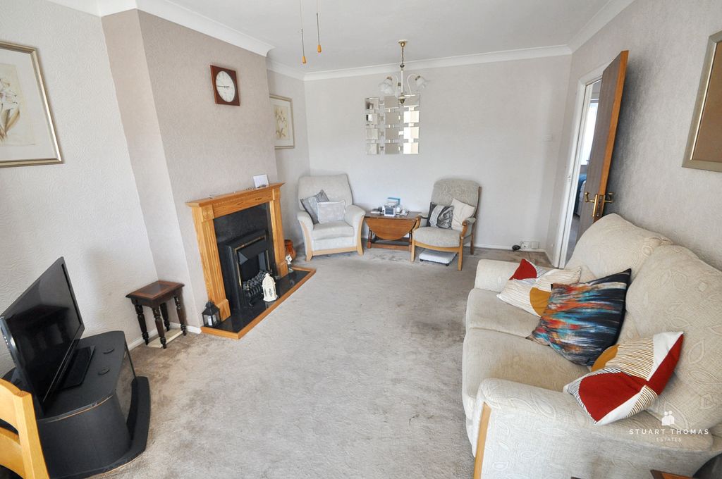 Property photo 3 of 12