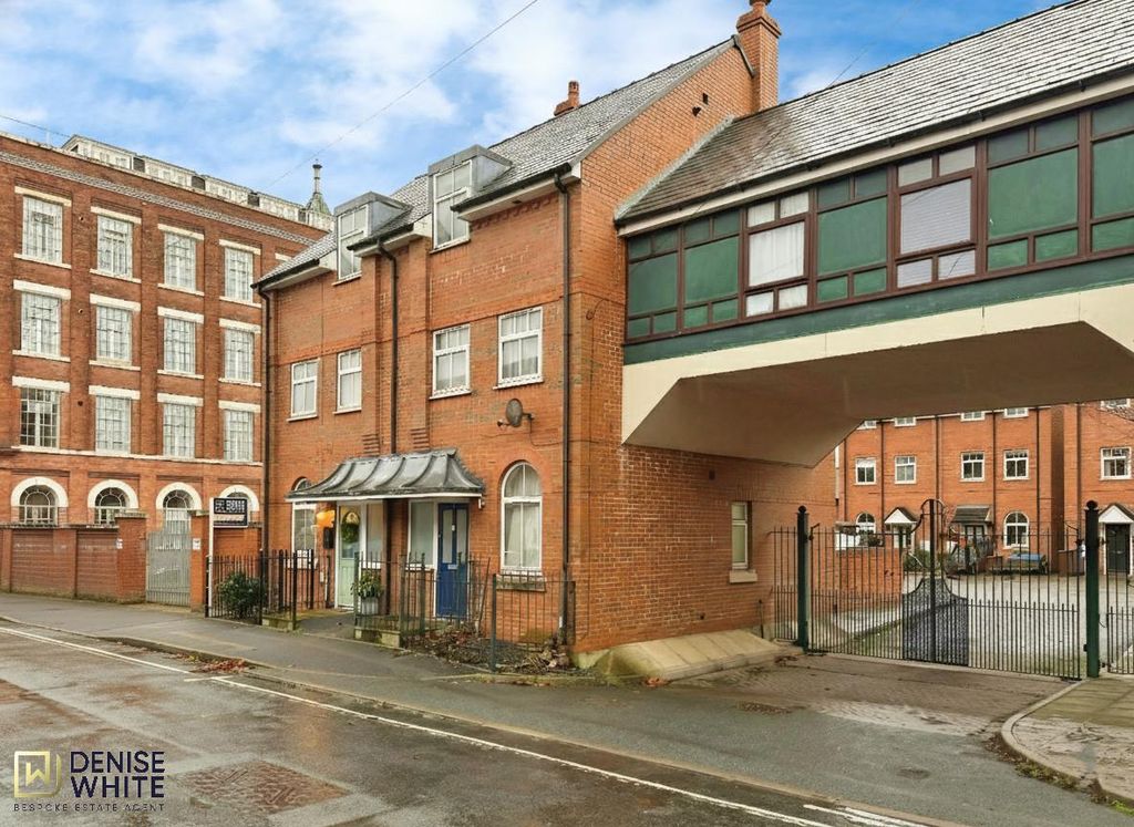 Property photo 1 of 30 Front Aspect