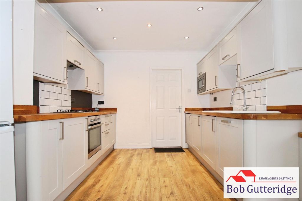 Property photo 3 of 18 Fitted Kitchen / Dining Room