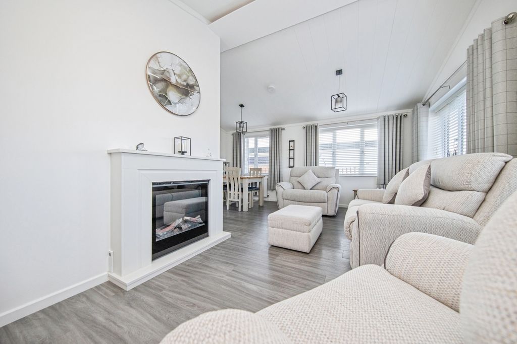 Property photo 2 of 18 Pbox-Img.Jpg