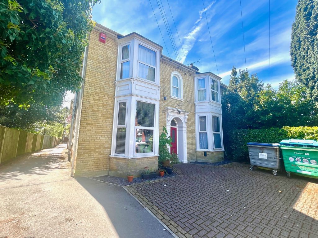 Property photo 1 of 8