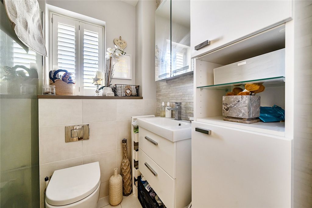 Additional image 15 of 5 bed detached house for saleRuskin Court, Crowthorne, Berkshire RG45