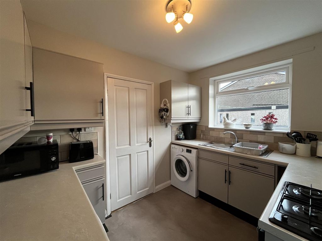 Property photo 2 of 20 Kitchen