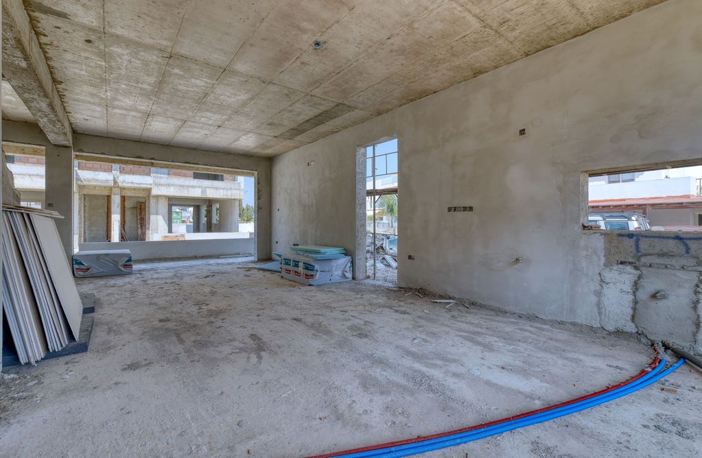 Property photo 3 of 8 Ground Floor