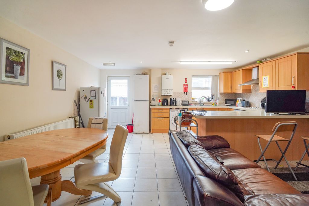 Property photo 3 of 57