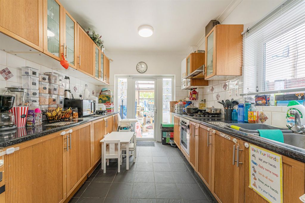Property photo 2 of 18