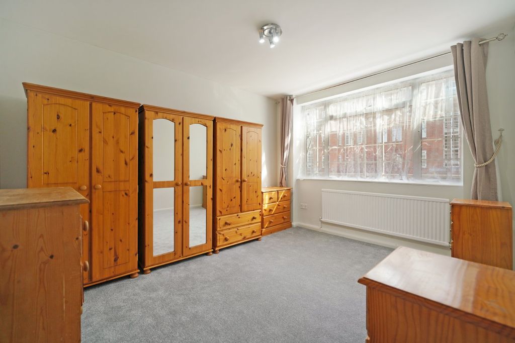 Property photo 3 of 11
