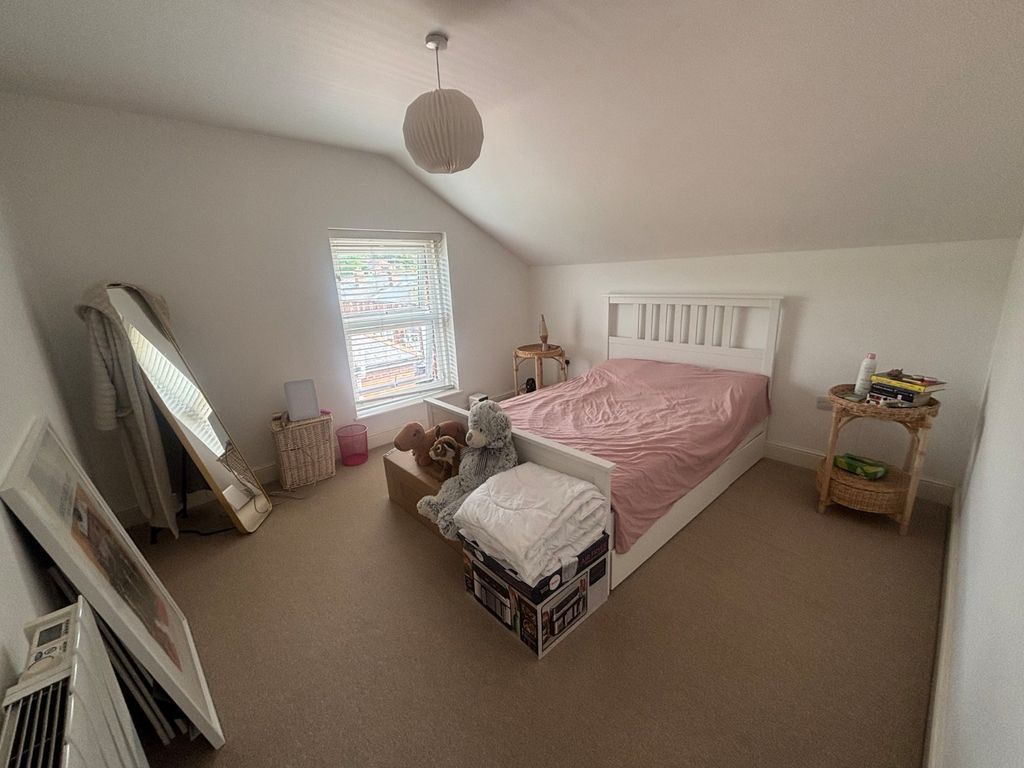 Property photo 3 of 5 Picture No. 12