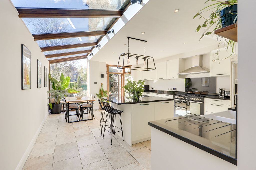 Property photo 2 of 29