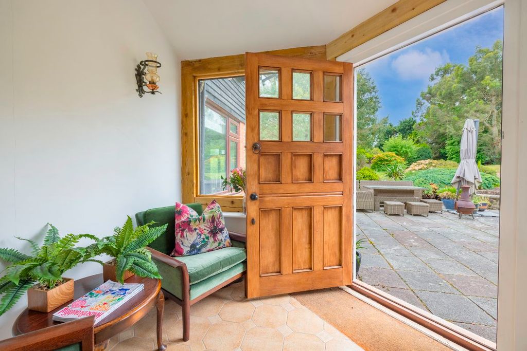Property photo 2 of 26 Entrance Porch