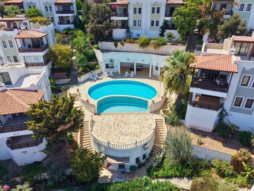 Property photo 2 of 23 Beautiful Sea View Villa For Sale In Bodrum, Gumusluk - Communal Swimming Pool