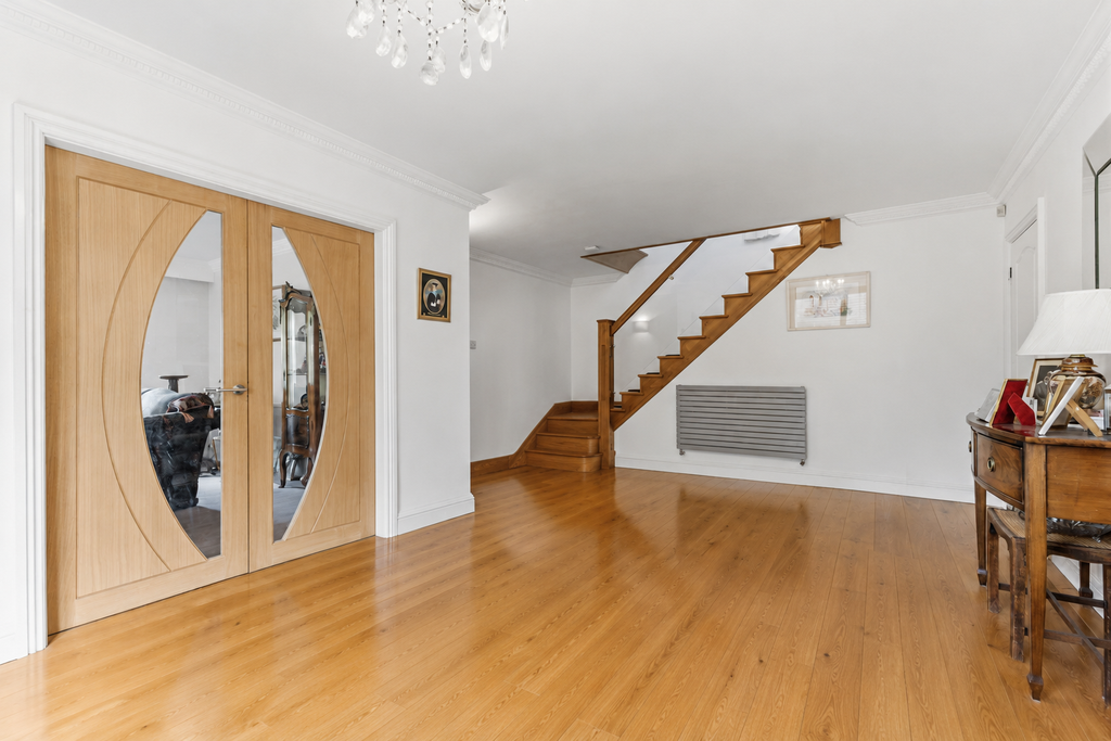 Property photo 2 of 32