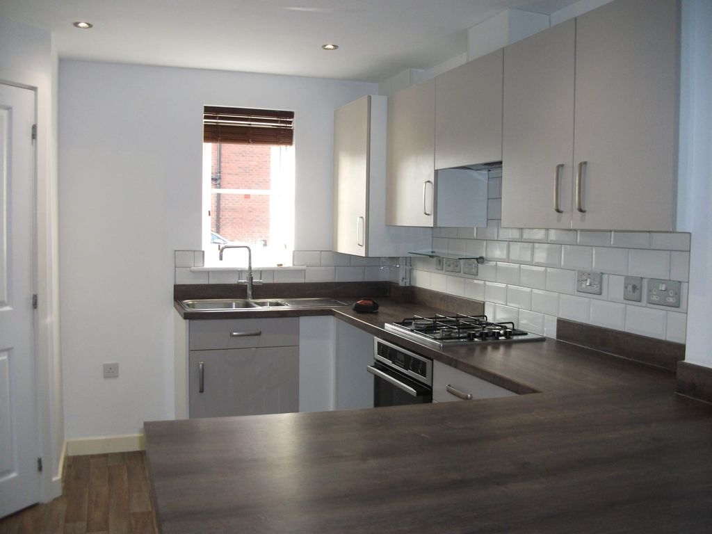 Property photo 2 of 10 Kitchen