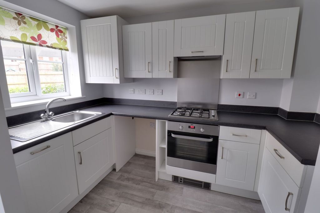 Property photo 2 of 14 Kitchen