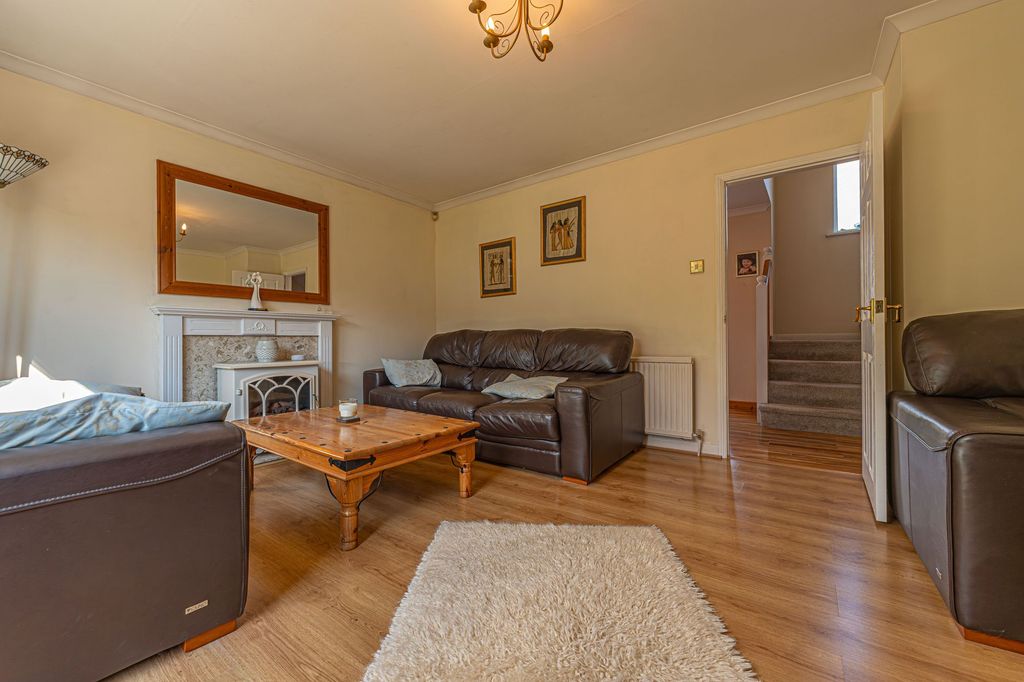 Property photo 3 of 34