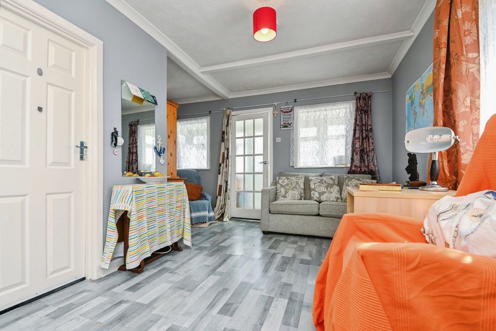 Property photo 3 of 10 Pbox-Img.Jpg
