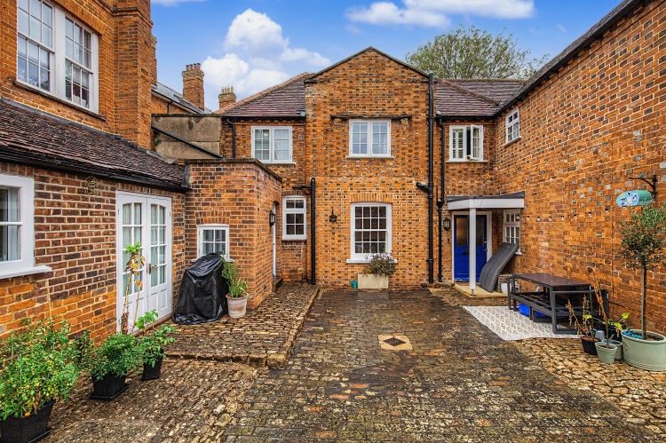 Property photo 1 of 8 338057