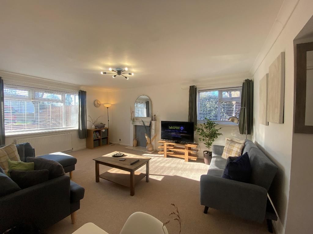 Property photo 2 of 11 Lounge