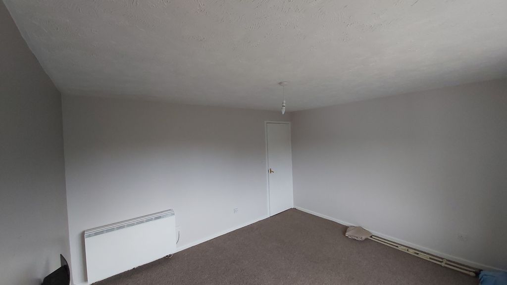 Property photo 3 of 11 Living Room