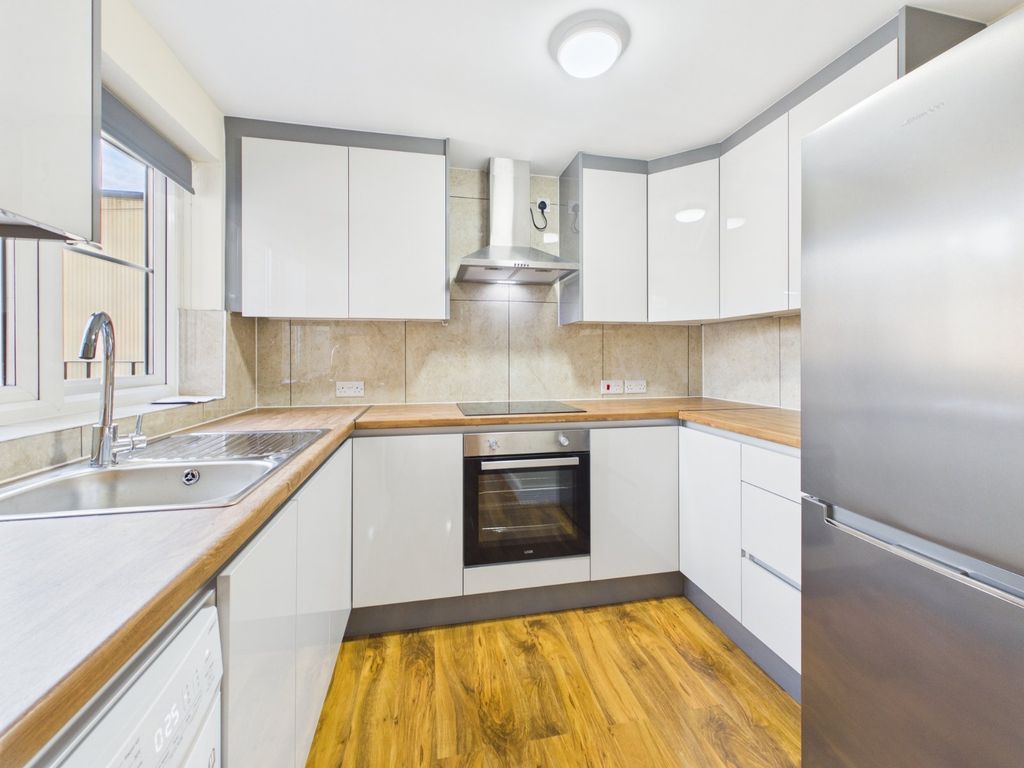 Property photo 2 of 8 Kitchen