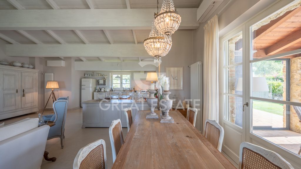 Property photo 2 of 112 Interiors