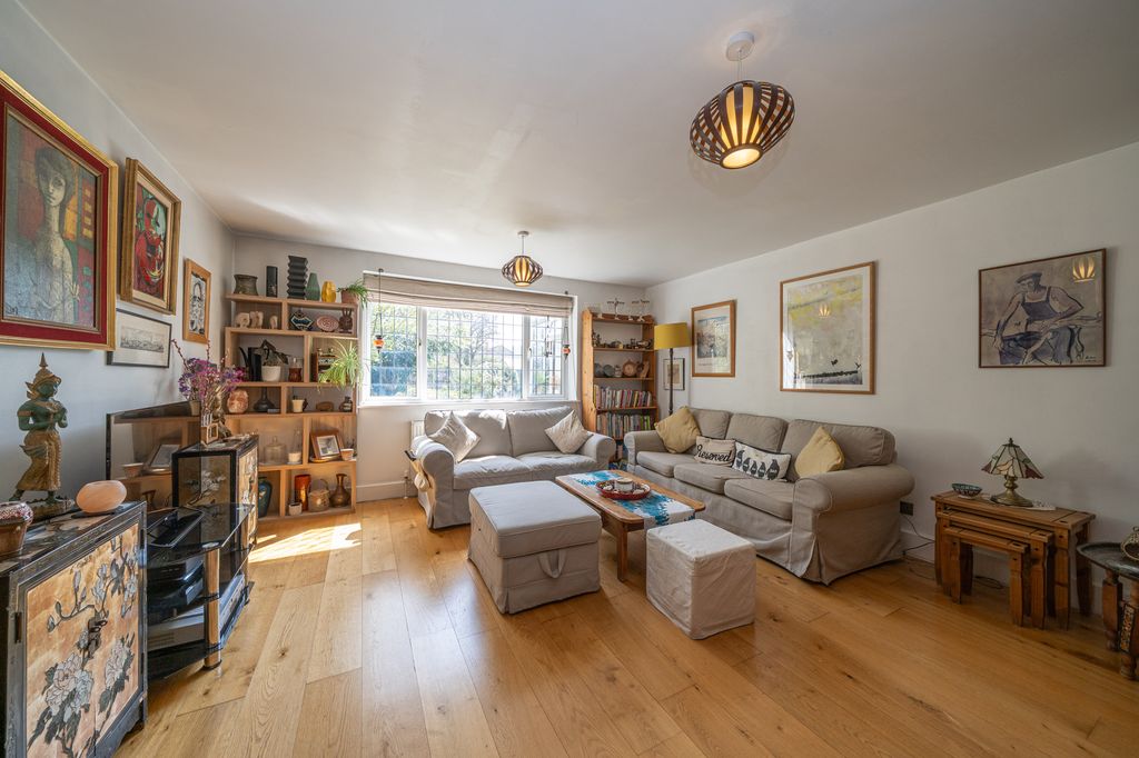 Property photo 2 of 33
