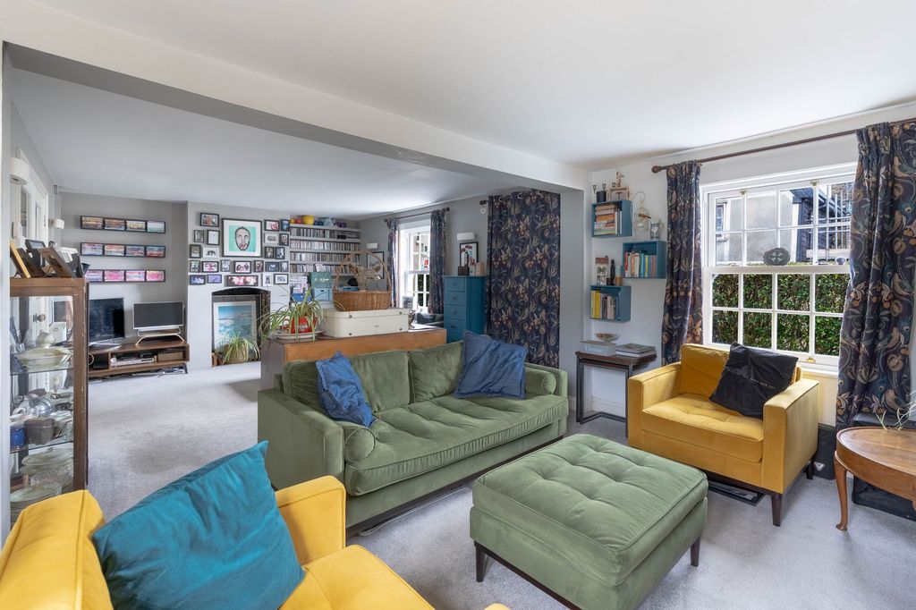 Property photo 3 of 19