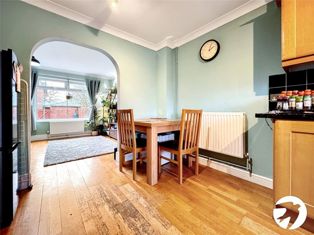 Property photo 3 of 17 Picture 3