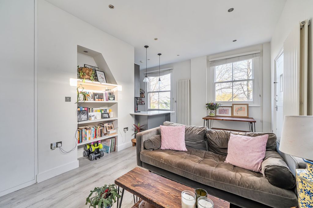 Property photo 1 of 15 Reception