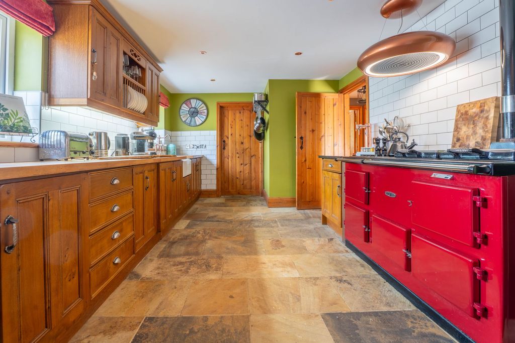 Property photo 3 of 47