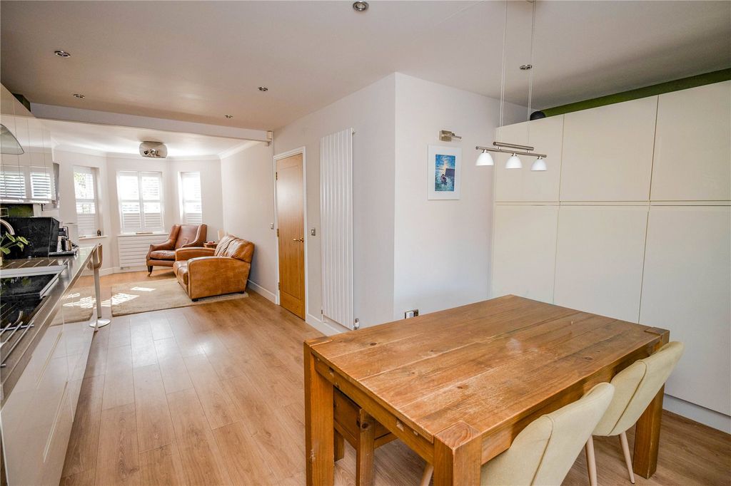 Property photo 2 of 32 Picture No. 28