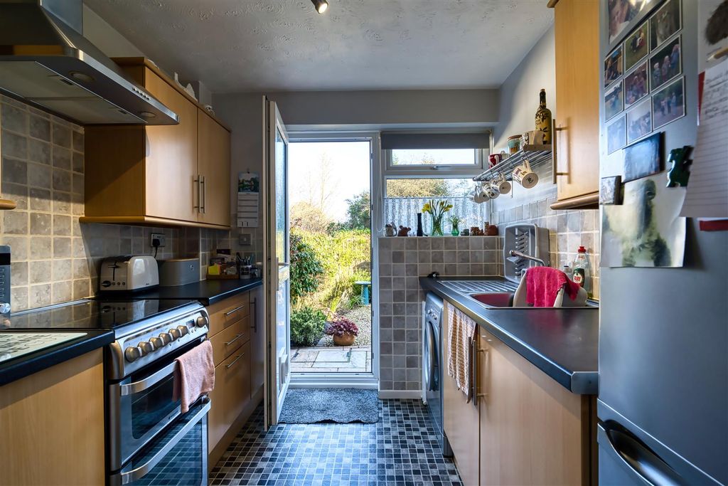 Property photo 2 of 8 Kitchen