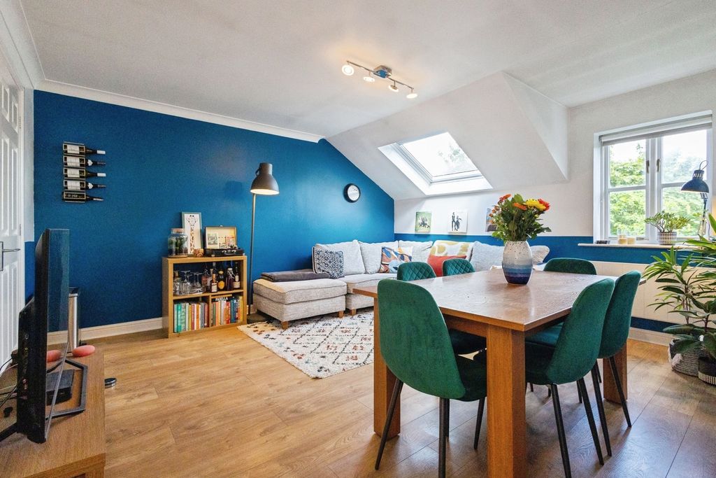 Property photo 2 of 17 Pbox-Img.Jpg