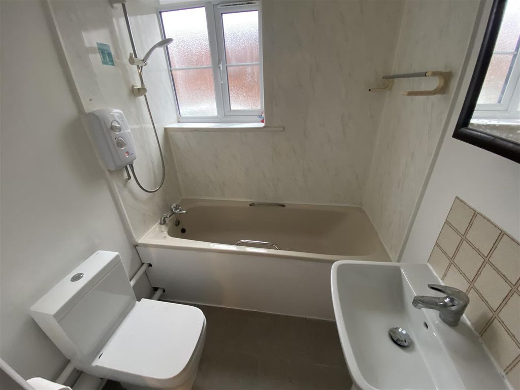 Property photo 3 of 6 Bathroom