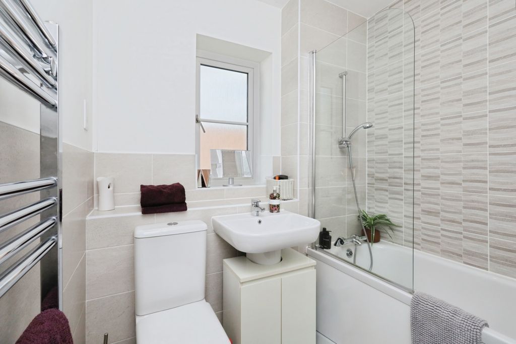 Additional image 25 of 5 bed town house for saleMillennium Way, Heathfield, East Sussex TN21