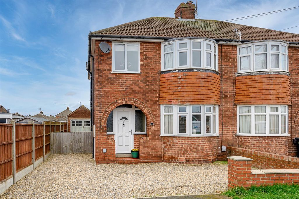 Property photo 1 of 18 External