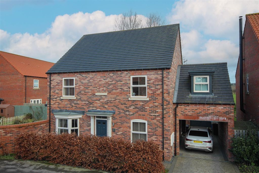 Property photo 1 of 23 Fountains Way 1.Jpg